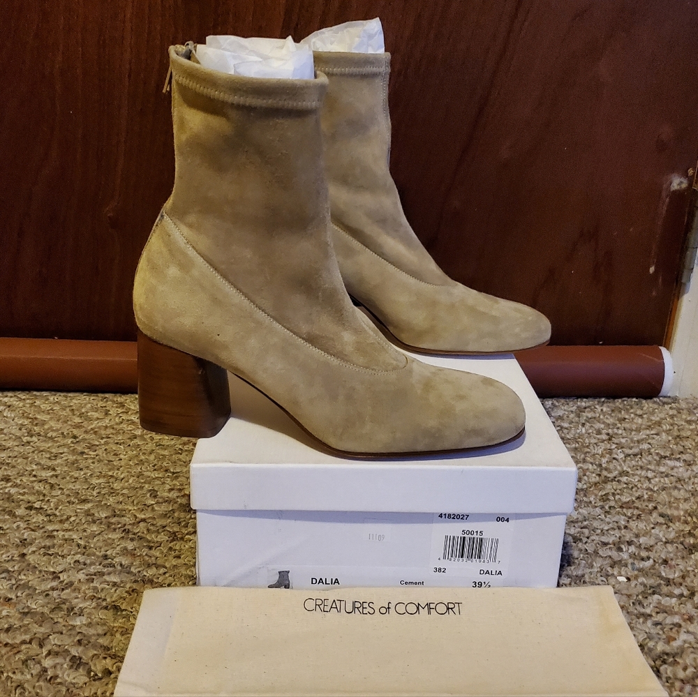 NIB CREATURES OF COMFORT Dalia Square Toe Suede Mid-Heel Beige Booties sz 39.5 - Picture 3 of 13